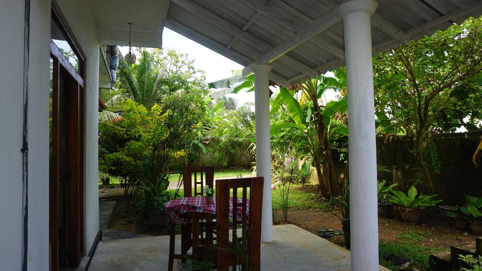 Tree House * Ahangama